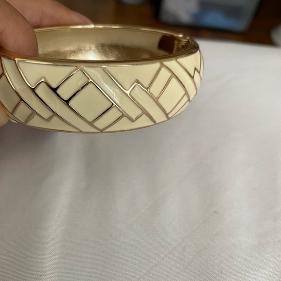 J. Crew Enamel Bracelet Vanilla & Gold Tone - Picture 4 of 6